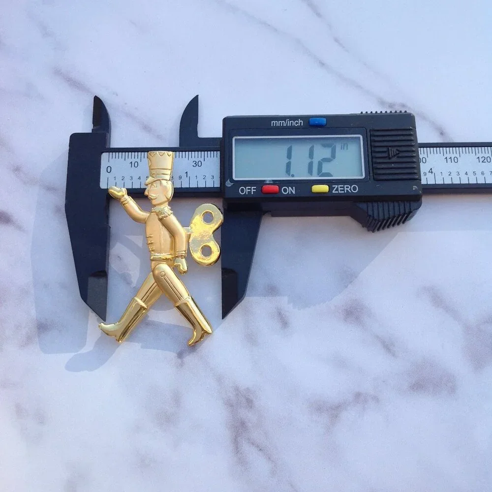 JJ Jonette Jewelry Gold Rhodium Plated BROOCH Toy Soldier in Full Regalia